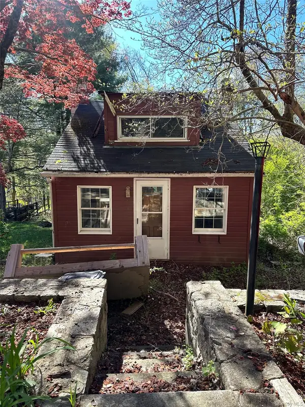 102 Lake Kitchawan Drive, South Salem, NY 10590