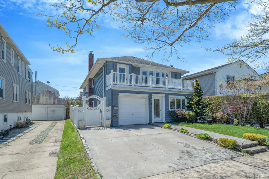 558 E Walnut Street, Long Beach, NY 11561 - #2