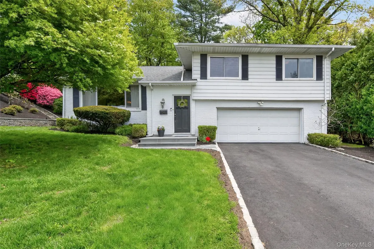 34 Bridge Road, Manhasset, NY 11030 - #1