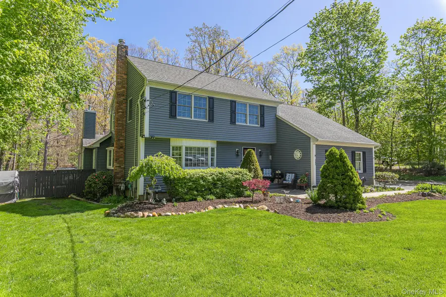 283 Pipe Stave Hollow Road, Miller Place, NY 11764 - #2