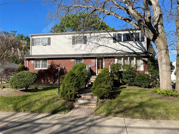 581 Grand Avenue, Lindenhurst, NY 11757