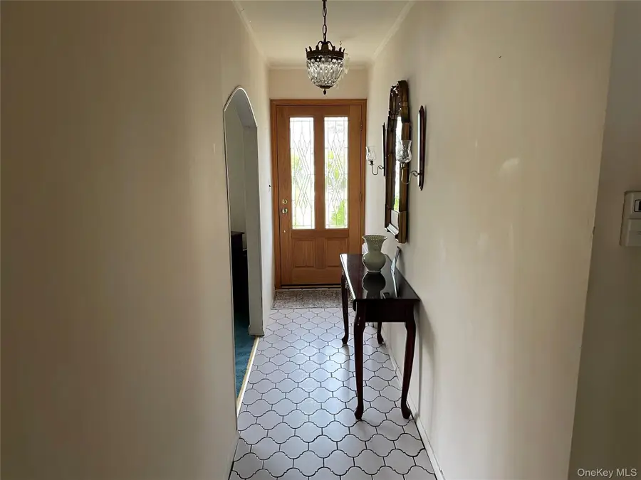 581 Grand Avenue, Lindenhurst, NY 11757 - #3