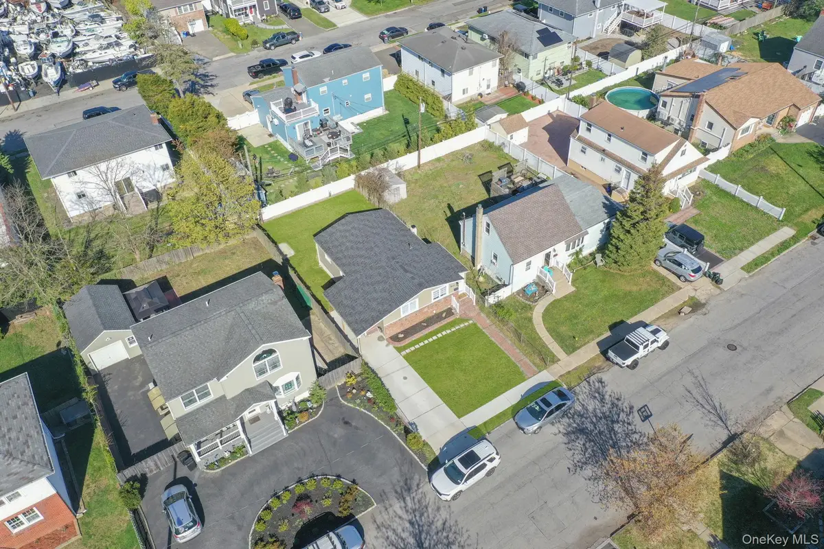 16 Riviera Parkway, Lindenhurst, NY 11757 - #1