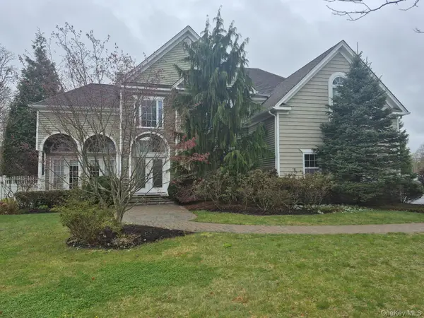 11 Ryan Court, Bohemia, NY 11716