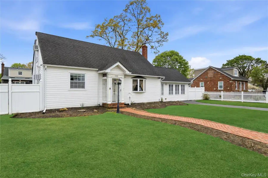 1333 13th Street, West Babylon, NY 11704 - #2