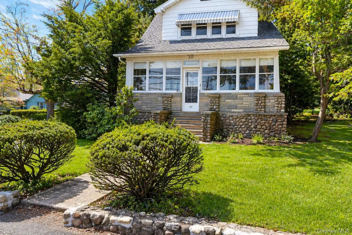 211 Old Middletown Road, Pearl River, NY 10965 - #1