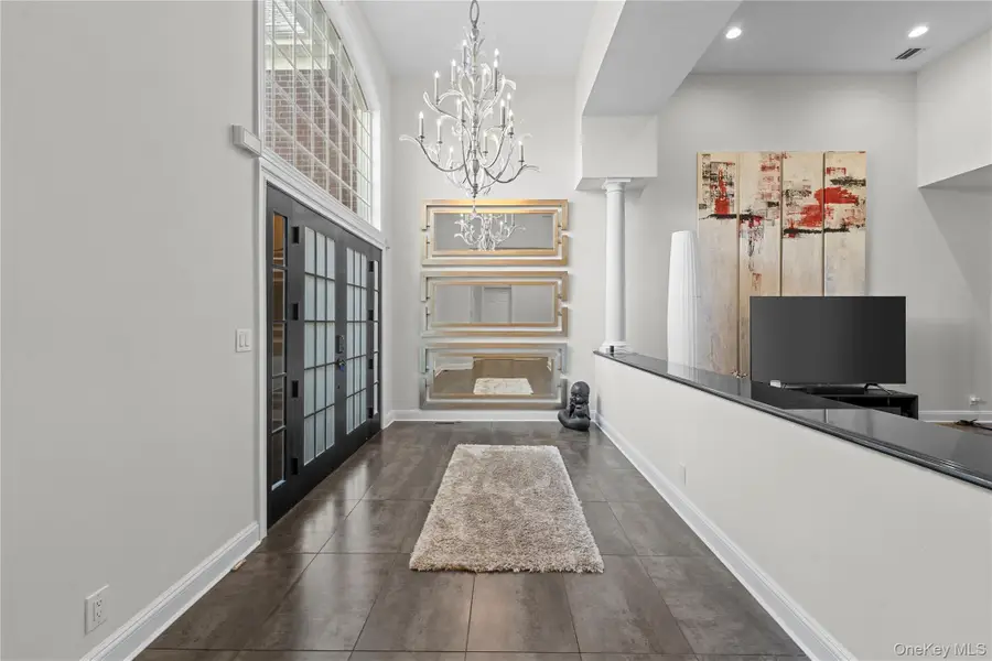 10 Kensington Circle, Manhasset, NY 11030 - #2