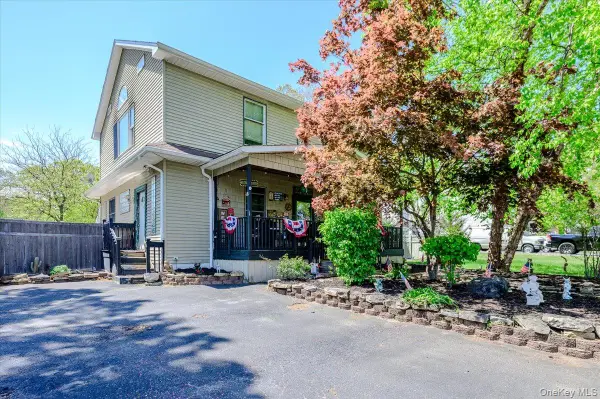 35 Cooke Avenue, Holtsville, NY 11742