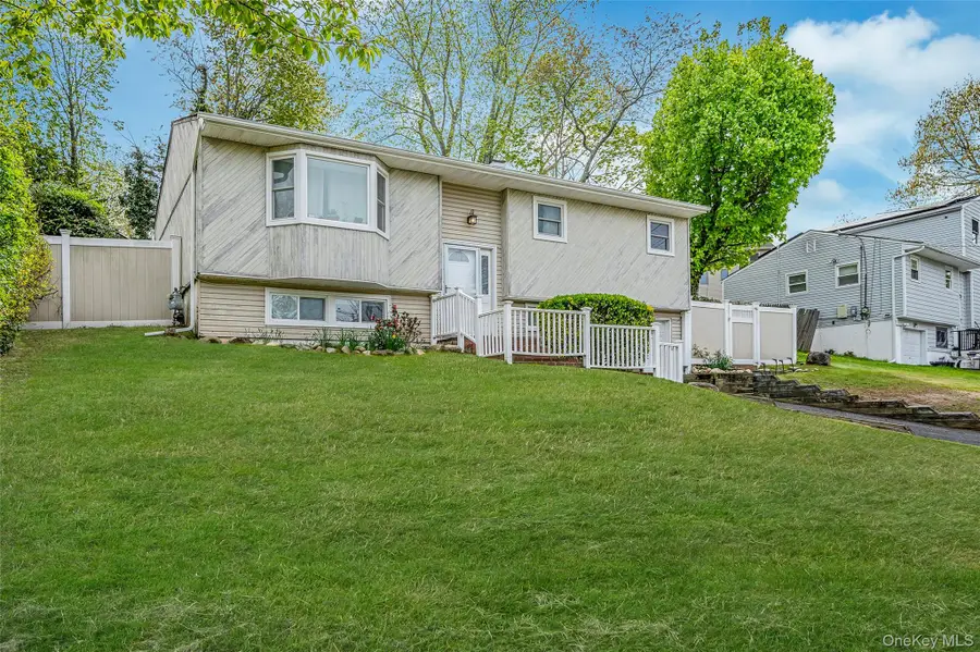 8 Gaymor Lane, Farmingville, NY 11738 - #3