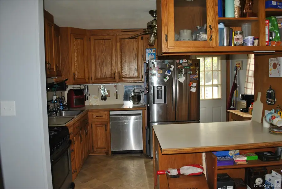 8 Shenandoah Boulevard, Terryville, NY 11776 - #3