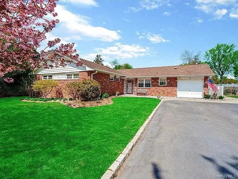 33 Long Bow Lane, Commack, NY 11725 - #1