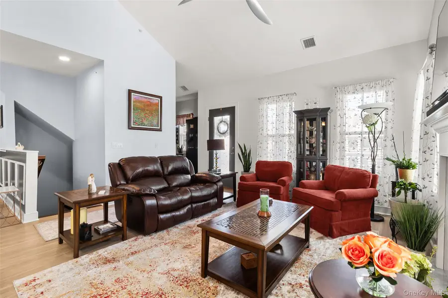 32 Michael Lane, East Islip, NY 11730 - #3