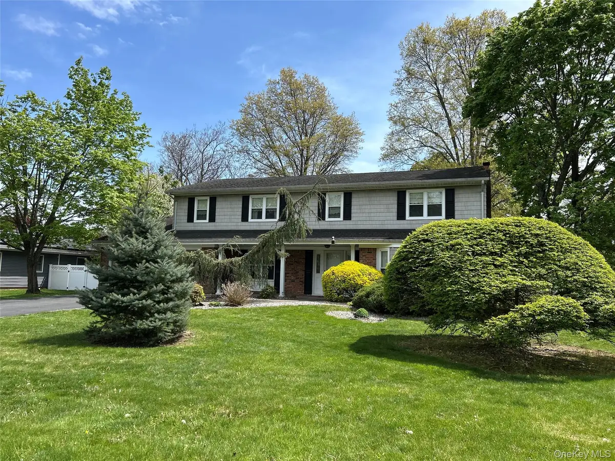 6 Harton Court, East Northport, NY 11731 - #1