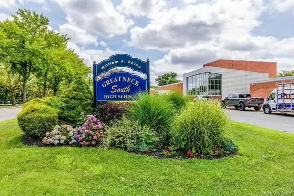 77 Merrivale Road, Great Neck, NY 11020