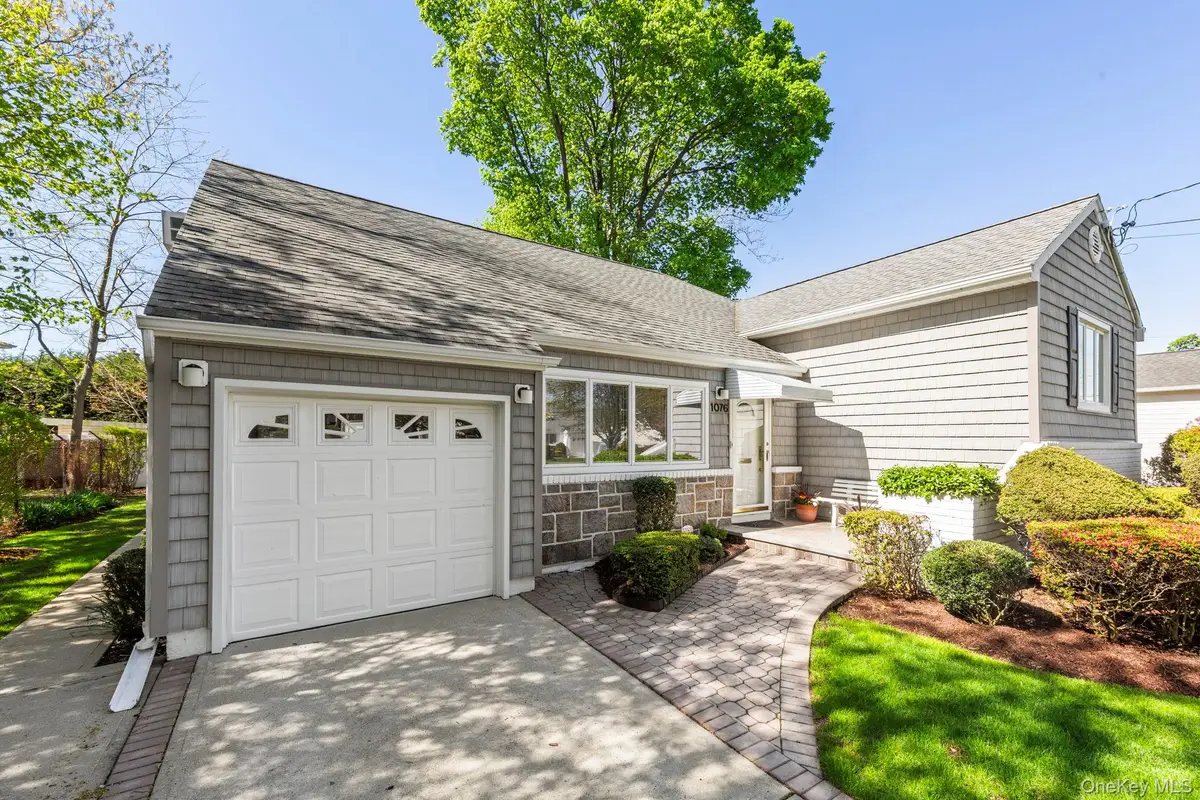 1076 Melissa Lane, North Bellmore, NY 11710 - #1