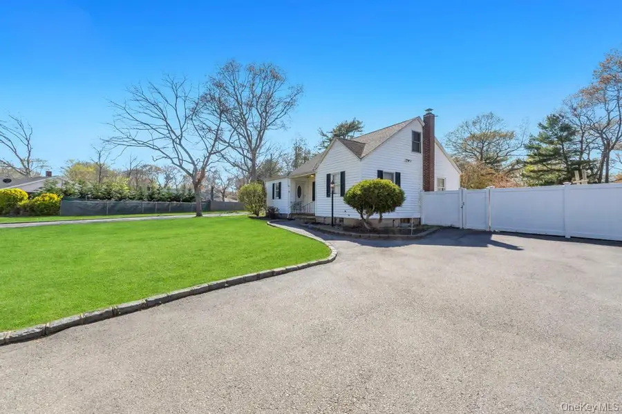 52 Washington Avenue, Mastic, NY 11950 - #3