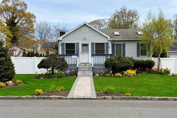 174 Trouville Road, Copiague, NY 11726