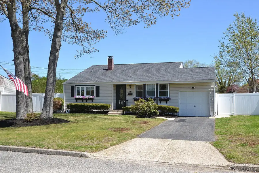 3117 Newport Avenue, Medford, NY 11763 - #2