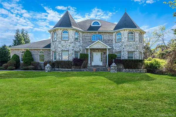 2 Deepwells Lane, Saint James, NY 11780