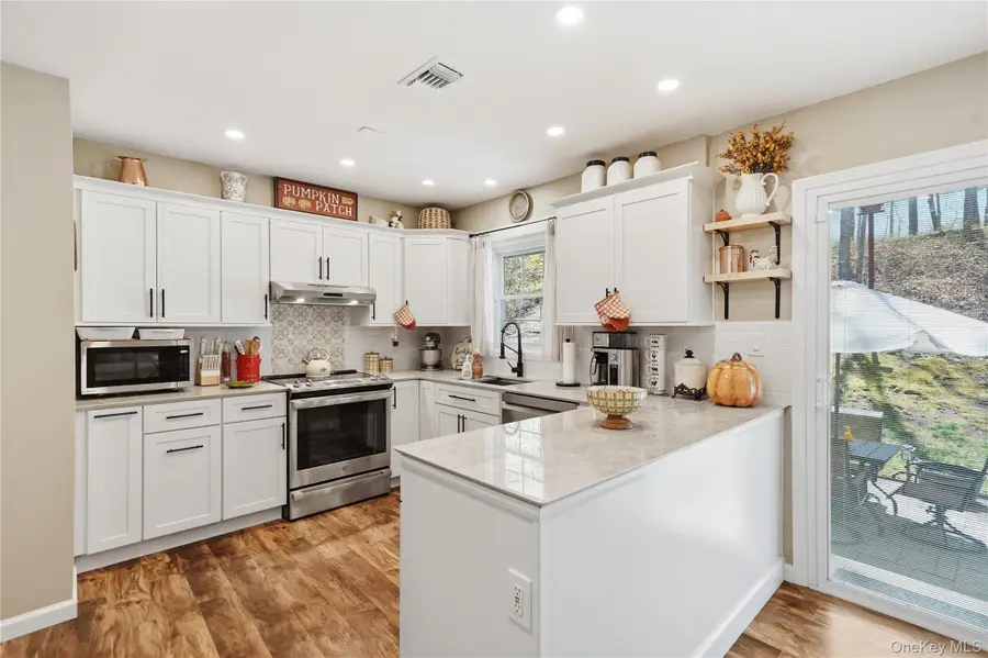 9 Penn Commons, Yaphank, NY 11980 - #3