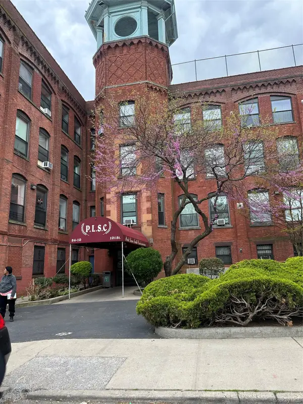 8410 101 Street, Richmond Hill, NY 11418