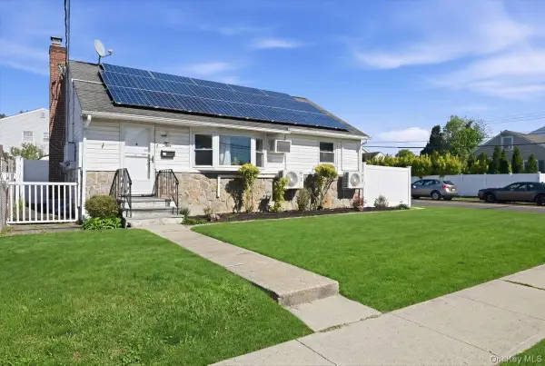10 Gardner Avenue, Hicksville, NY 11801