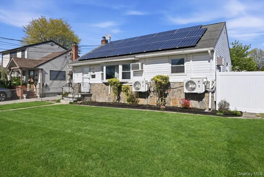 10 Gardner Avenue, Hicksville, NY 11801 - #3
