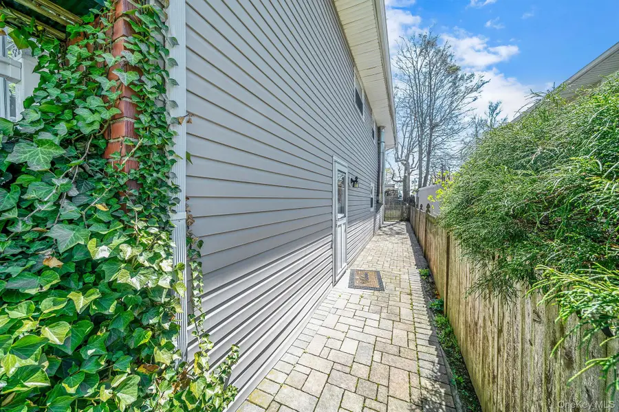 202 N Hickory Street, Massapequa, NY 11758 - #2