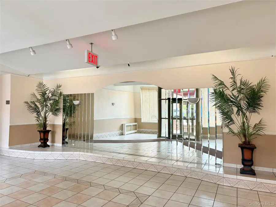 71-11 Yellowstone Boulevard #2G, Flushing, NY 11375 - #2