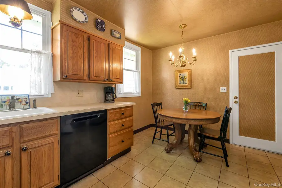 148 Princeton Street, Roslyn Heights, NY 11577 - #2