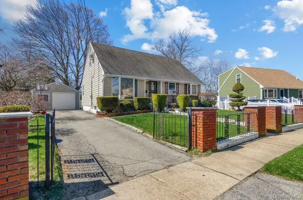 5 S Ronald Drive S, Amityville, NY 11701