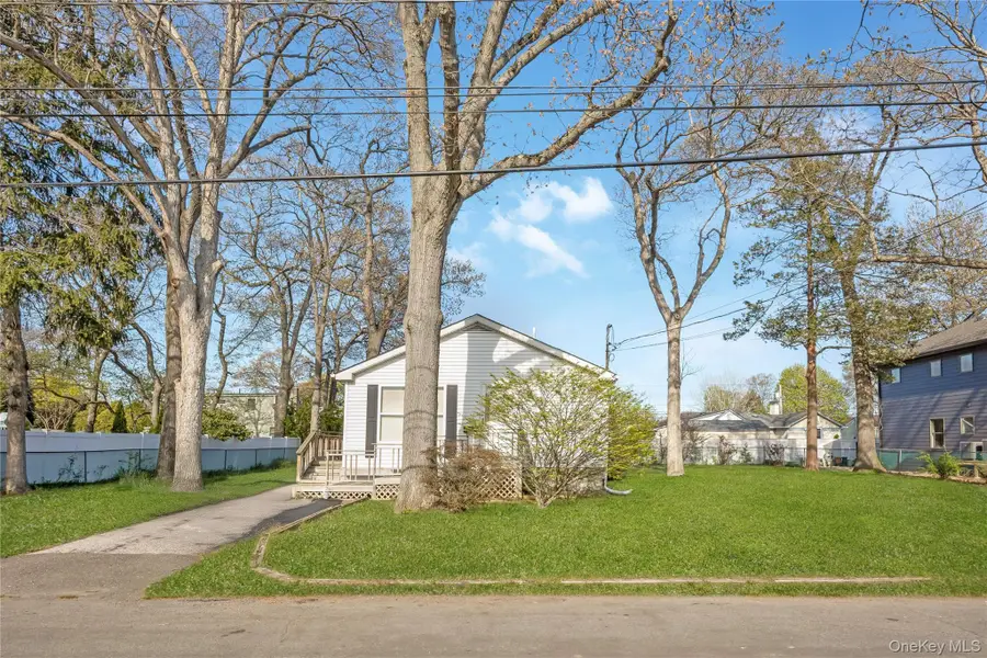 320 S Fulton Avenue, Lindenhurst, NY 11757 - #2