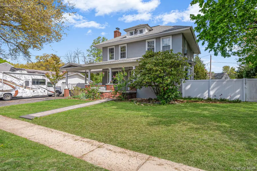 537 Livingston Street, Westbury, NY 11590 - #2