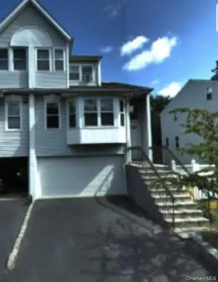 7 Eastern Drive, New Hyde Park, NY 11040