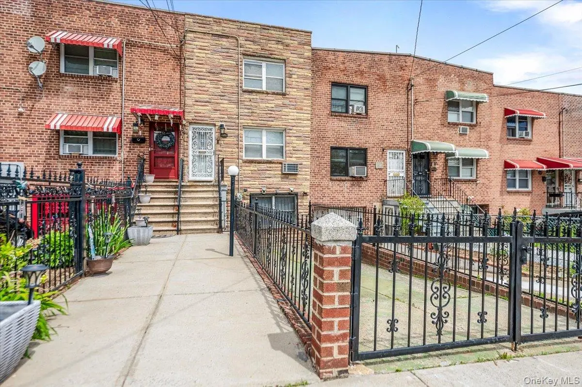 1021 E 229th Street, Bronx, NY 10466 - #1