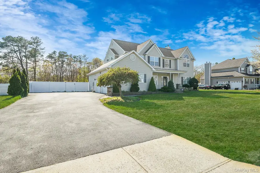 4 Jordan Drive, Medford, NY 11763 - #2