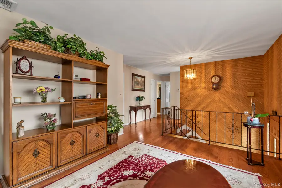 17 Horton Drive, Huntington Station, NY 11746 - #3