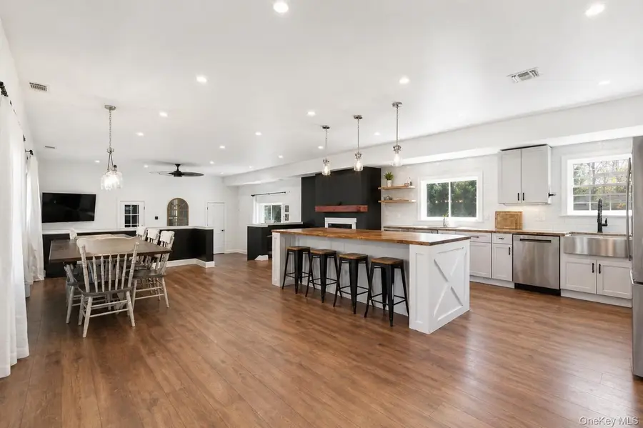 18 Pond Road, Holbrook, NY 11741 - #2