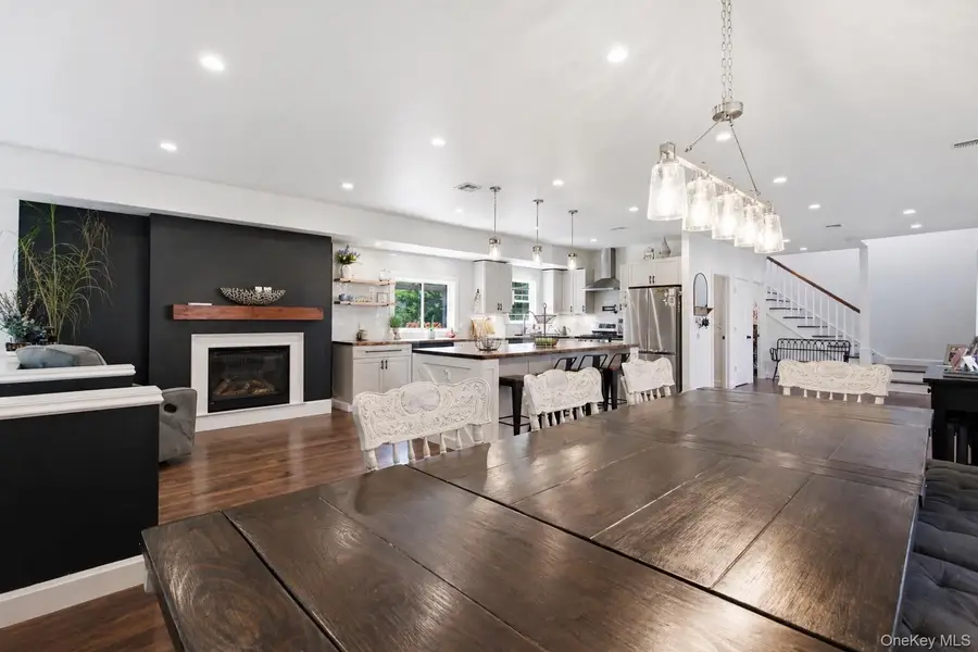 18 Pond Road, Holbrook, NY 11741 - #3