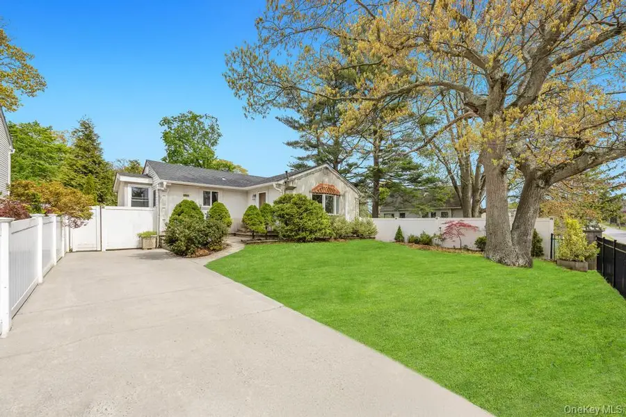 175 N 25th Street, Wheatley Heights, NY 11798 - #2