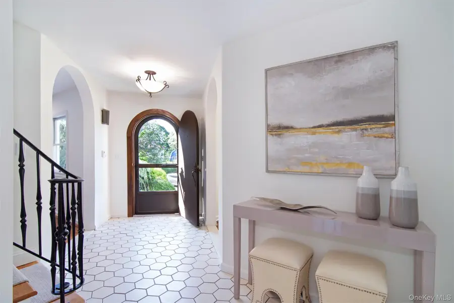 32 Stellar Place, Pelham, NY 10803 - #3