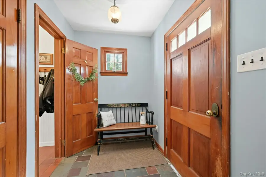 16 Brian Court, Northport, NY 11768 - #3