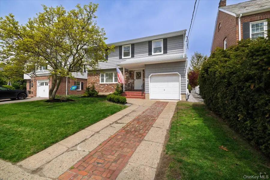 33 Rodney Place, Rockville Centre, NY 11570 - #3