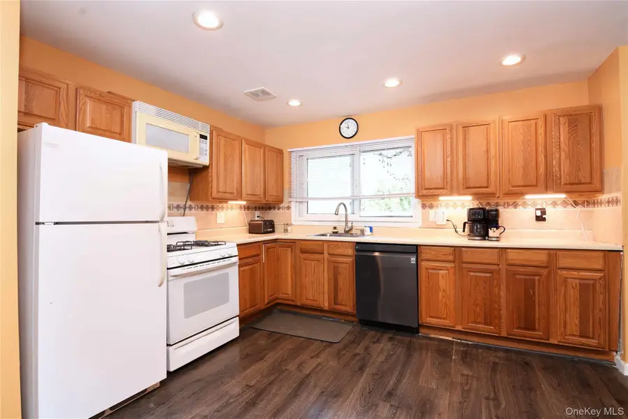977 Brent Drive, Wantagh, NY 11793 - #3