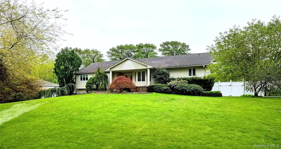 14 Penn Drive, Dix Hills, NY 11746 - #2
