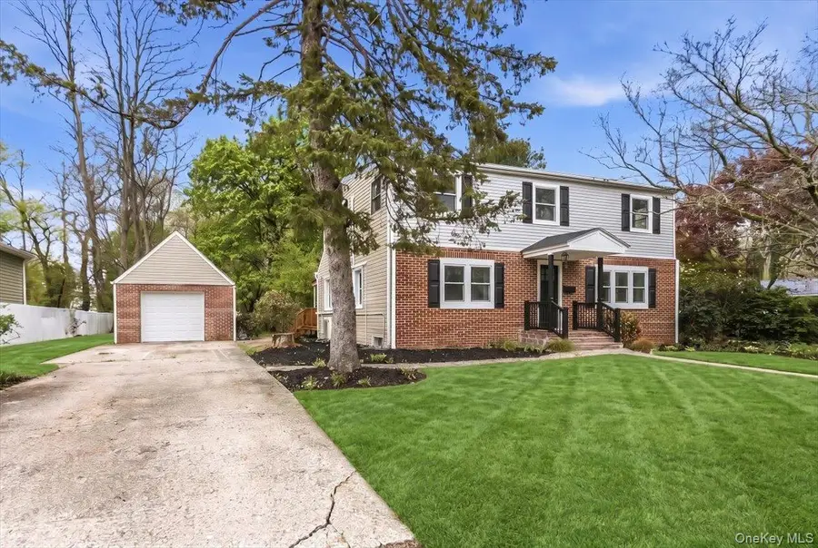 27 Landscape Drive, Wheatley Heights, NY 11798 - #2