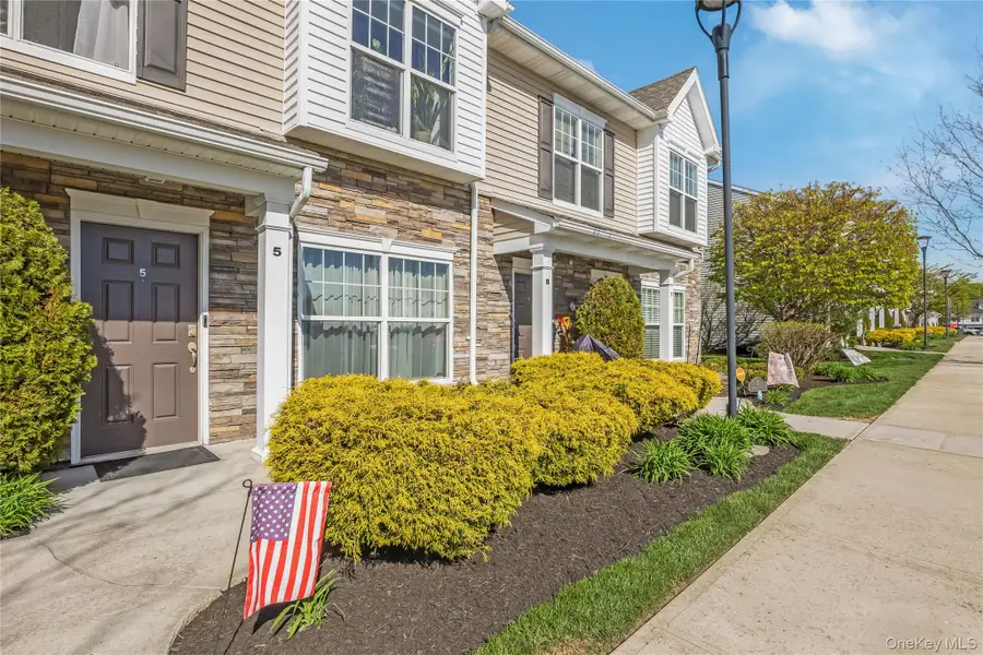 5 Hunter Drive, Central Islip, NY 11722 - #2