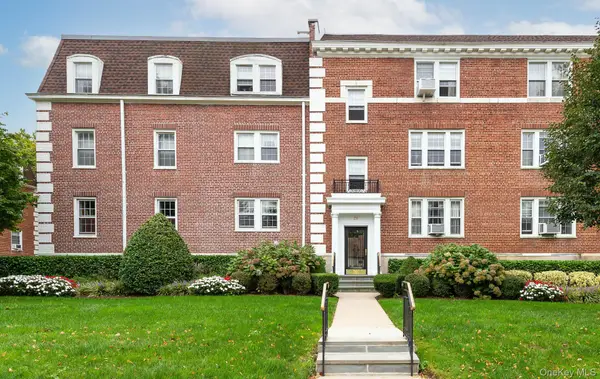 26 Hamilton Place #A2, Garden City, NY 11530