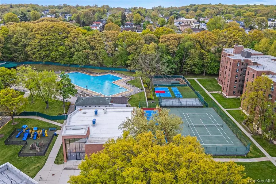 211-02 73rd Avenue #4P, Oakland Gardens, NY 11364 - #3