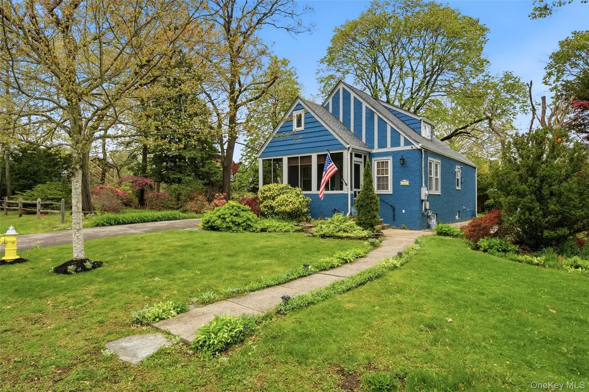 544 Lombardy Boulevard, Brightwaters, NY 11718 - #1